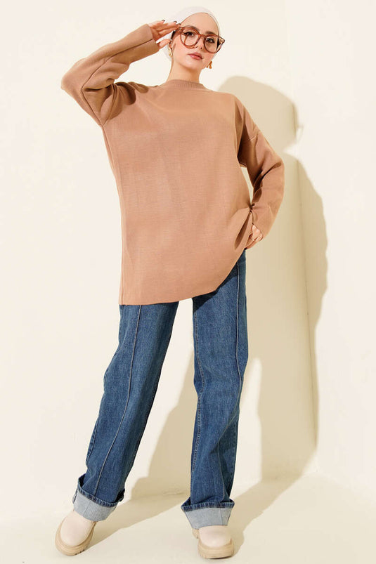 سترة أساسية بياقة دائرية من نسيج محبوك سادة بلون لاتيه