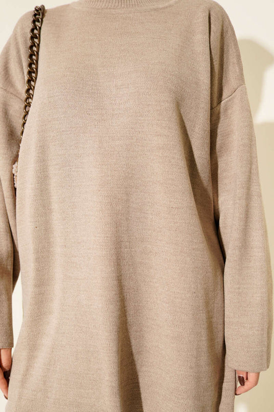 سترة أساسية محبوكة سادة برقبة دائرية، لون المنك