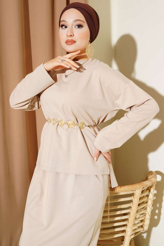 طقم ثنائي بسيط بياقة دائرية وتنورة باللون البيج