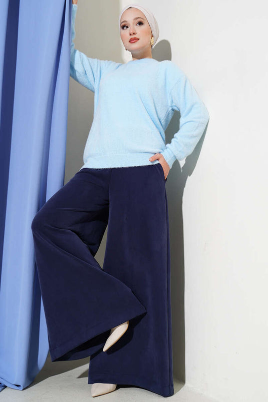 سترة أساسية برقبة دائرية ولحية زرقاء