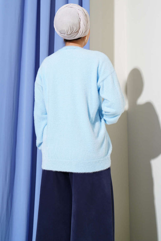 سترة أساسية برقبة دائرية ولحية زرقاء