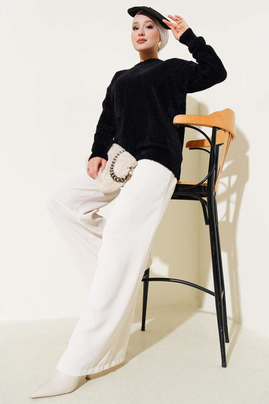 سترة أساسية برقبة دائرية ولحية سوداء