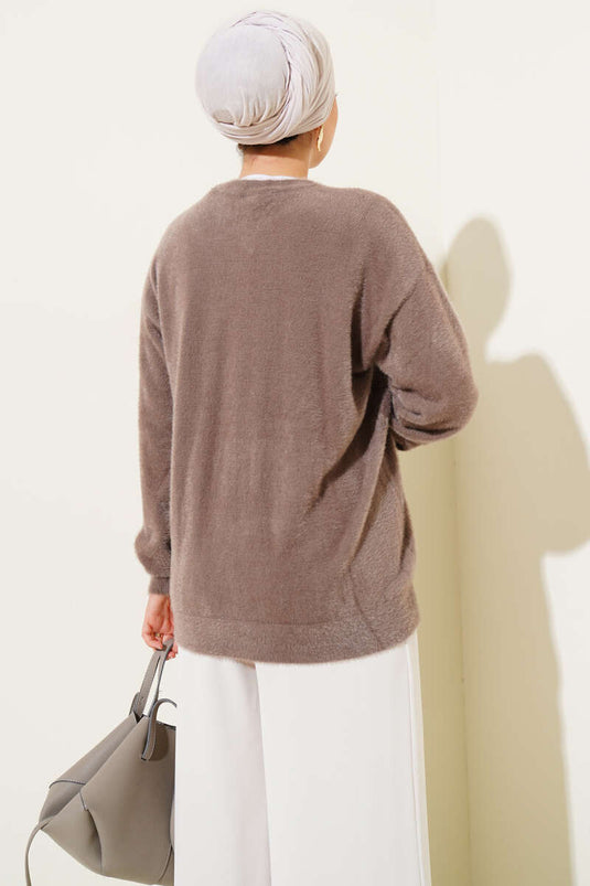 سترة أساسية برقبة دائرية ولحية من المنك