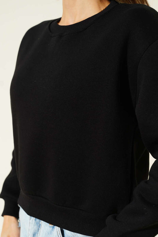 سويت شيرت أسود أساسي برقبة دائرية وثلاثة أربطة