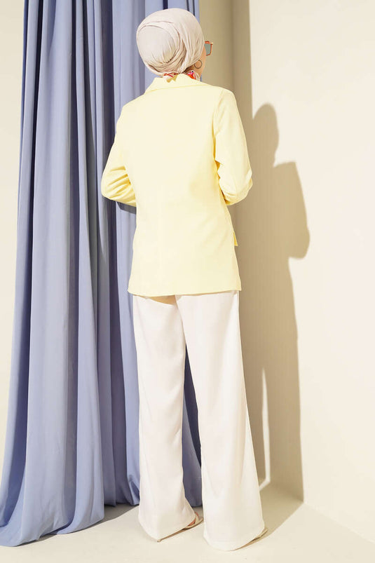 جاكيت أساسي بجيوب، أصفر