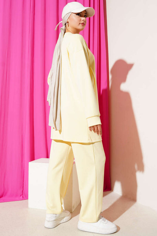 بدلة جيب أساسية من قطعتين باللون الأصفر