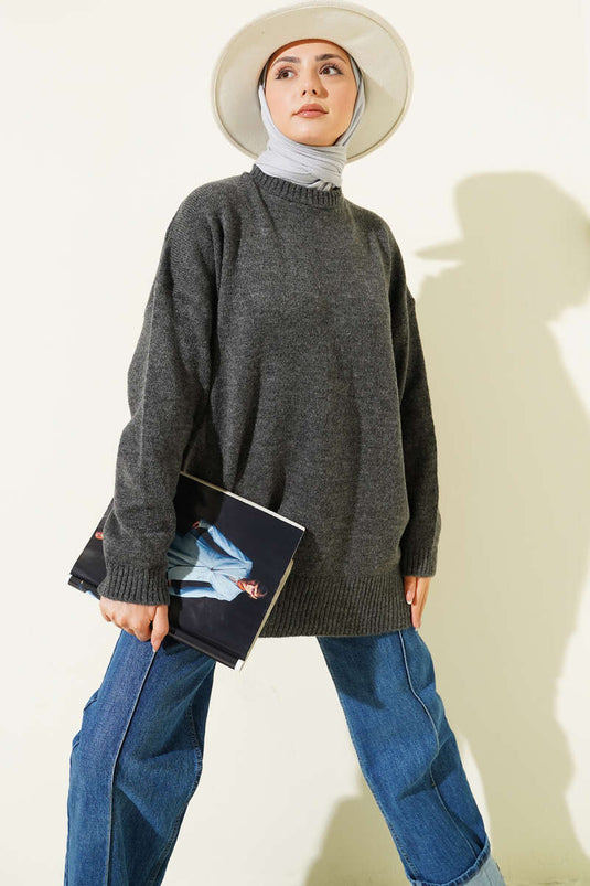 تونيك أساسي فضفاض من التريكو مكشوف الكتفين، رمادي داكن