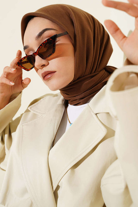 وشاح شتوي أساسي بسيط بني فاتح