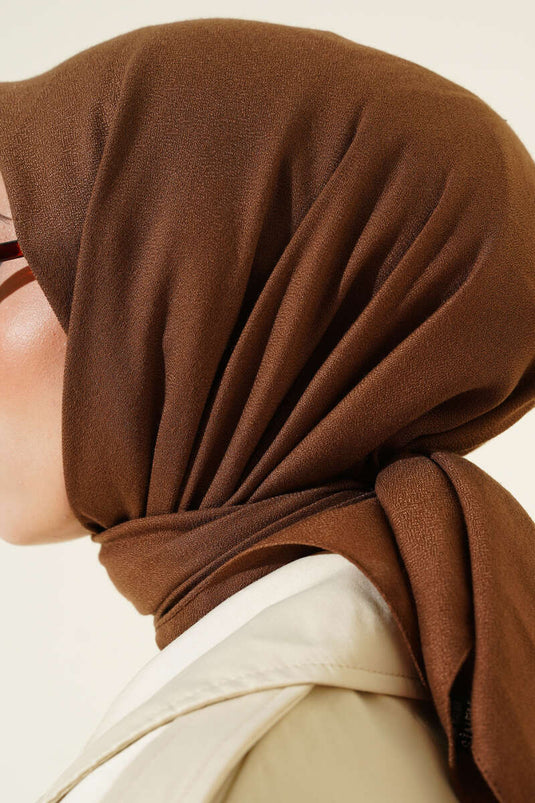 وشاح شتوي أساسي بسيط بني فاتح