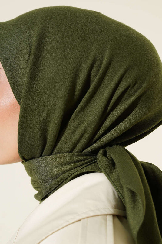 وشاح شتوي سادة بلون الكاكي