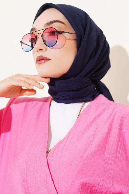 وشاح أساسي باللون الكحلي الداكن