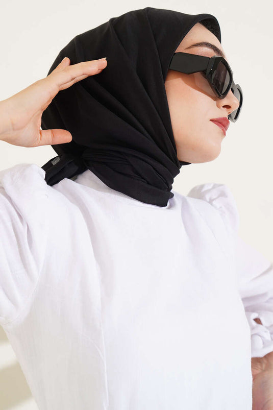 وشاح أسود أساسي