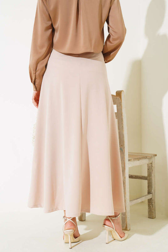 تنورة أساسية واسعة باللون البيج