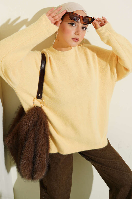 Einfache, weiche und flauschige Stricktunika, Gelb