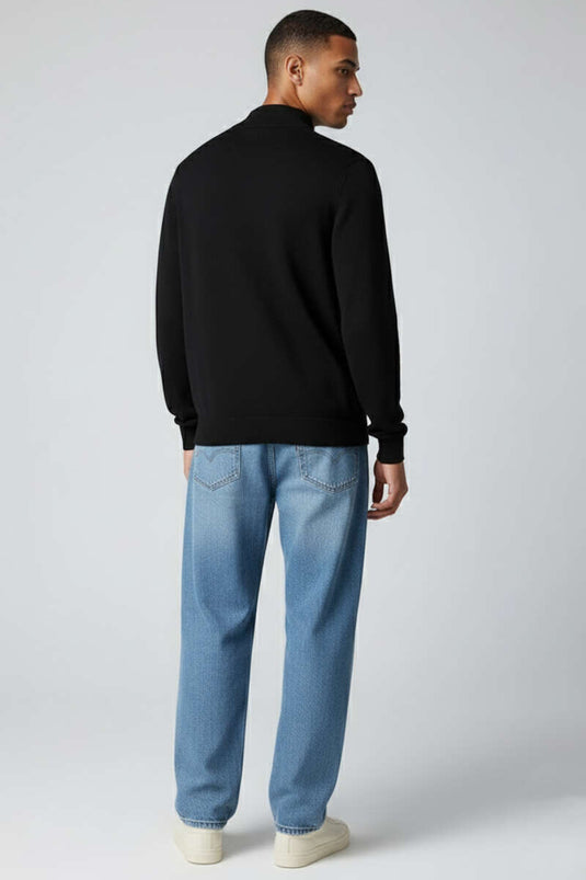 كنزة رجالية سوداء أساسية بياقة نصف عالية