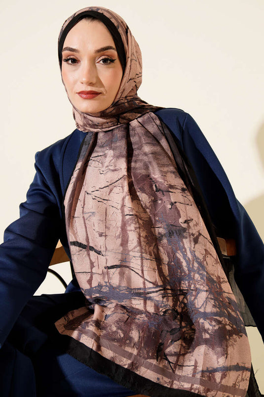 وشاح منقوش من الخيزران الكرّاش باللون الأسود