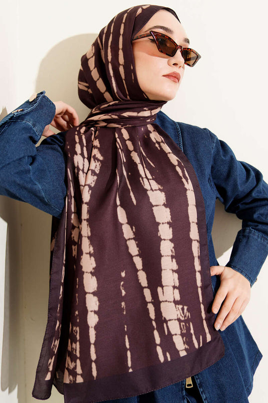 وشاح باتيك ناعم مخطط باللون البرغندي