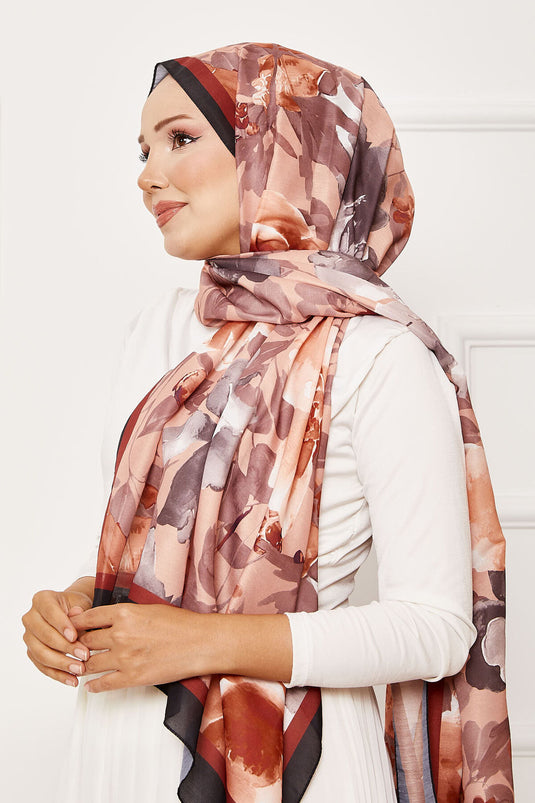 شال حجاب بني بنقشة الباتيك