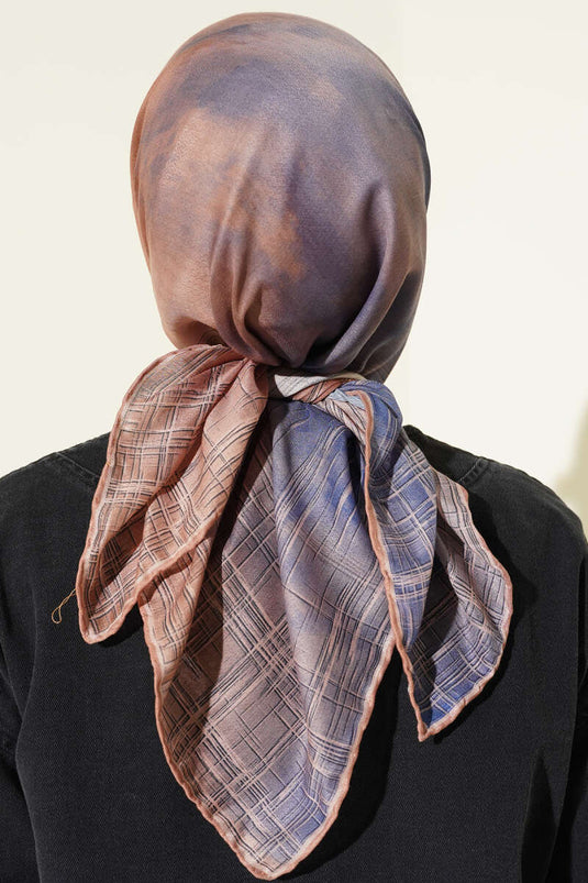 Demore sjaal met batikpatroon in camelkleur