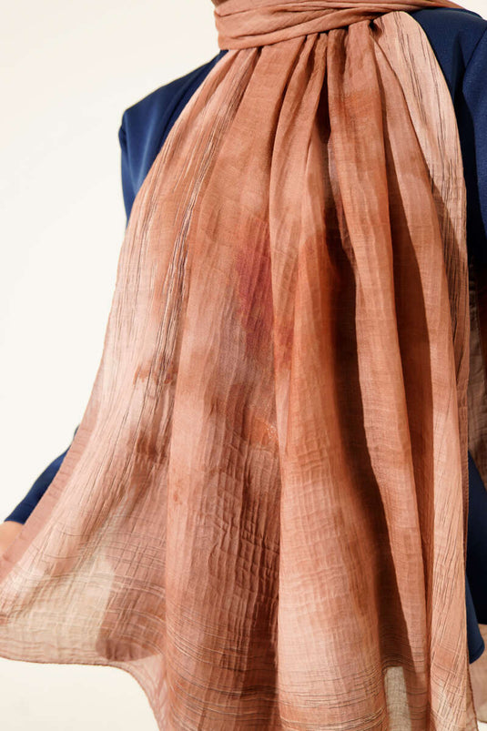 شال موسلين بنقشة باتيك، لون لاتيه