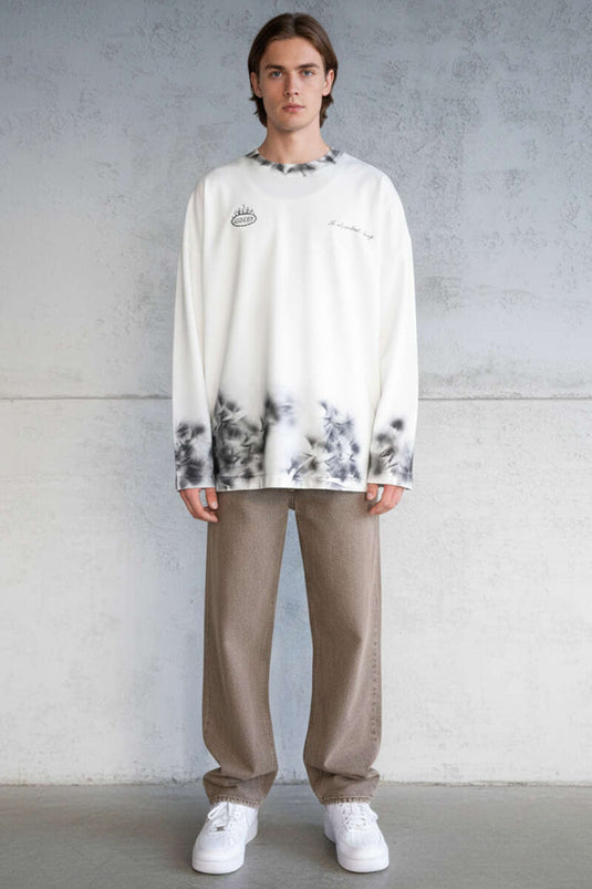 سويت شيرت رجالي واسع بنقشة باتيك بلون عاجي