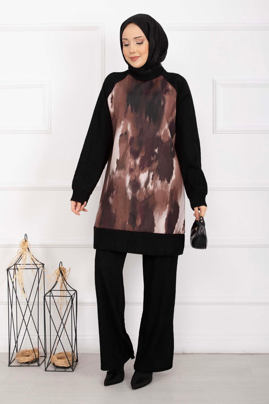 Conjunto doble de modestia con ribete y diseño batik color tabaco