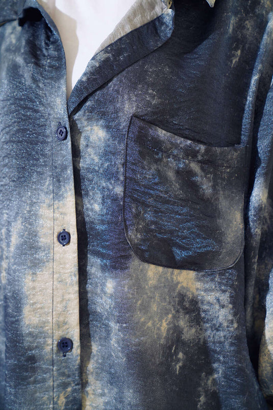 Chemise décontractée à motif batik bleu marine