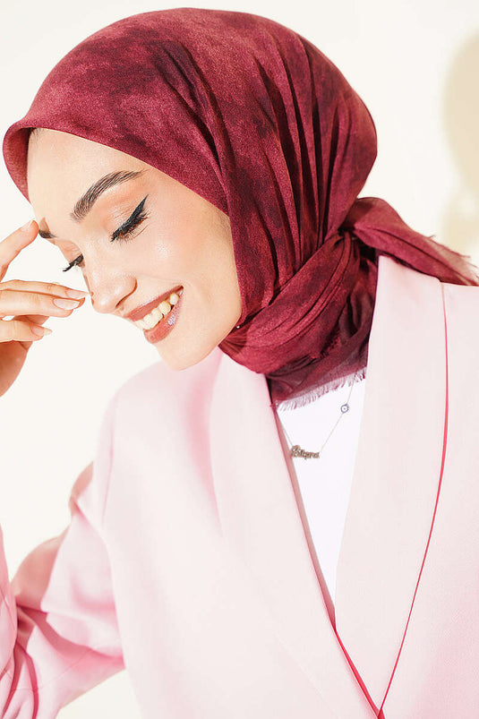 شال بتك بنقشة ناعمة من سلسلة كراش بلون بورجوندي