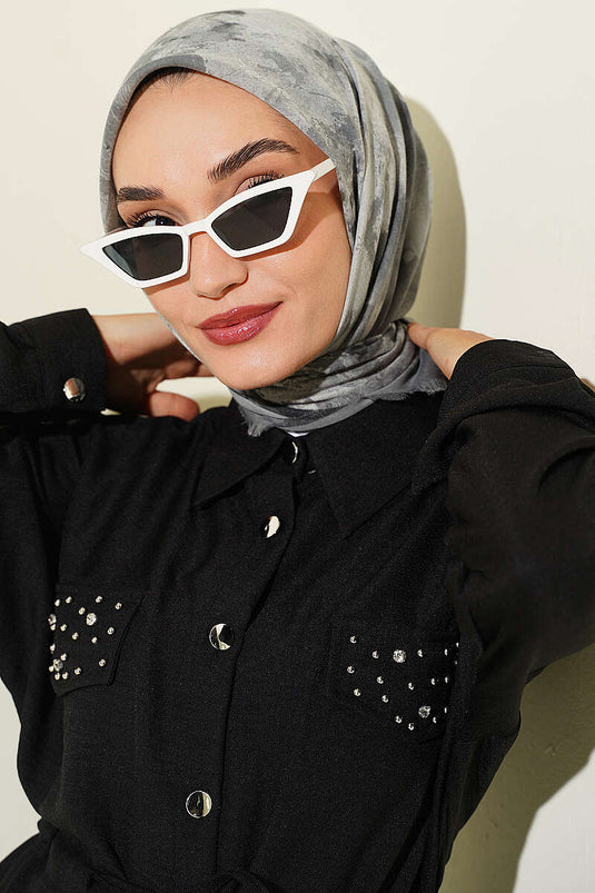 شال رمادي ناعم مزخرف