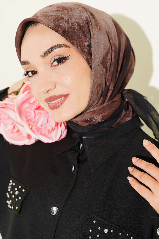 وشاح ناعم مزخرف باتيك أسود وقهوة