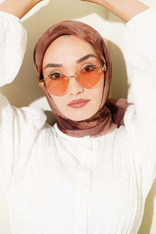 وشاح ناعم بنقشة باتيك بلون القهوة بالحليب