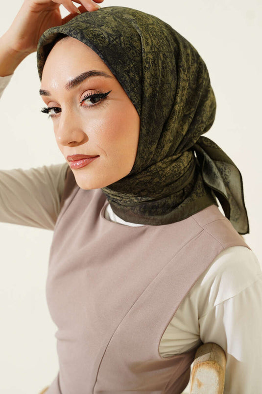 وشاح مودال بنقشة باتيك بلون زيتي