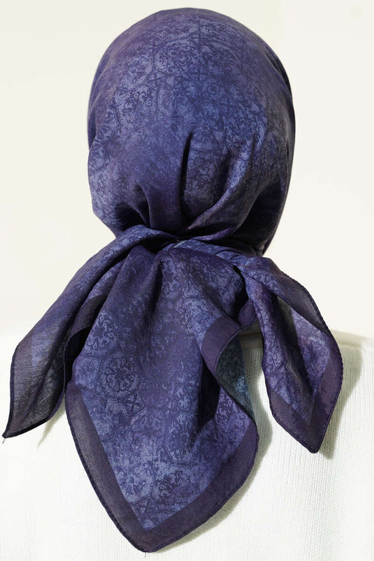 Pañuelo de modal con motivo batik azul marino