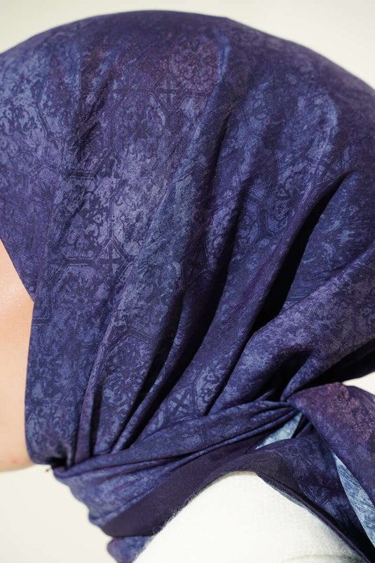 Pañuelo de modal con motivo batik azul marino