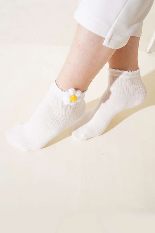 Women's Daisy Patterned Ankle Socks, Ecru