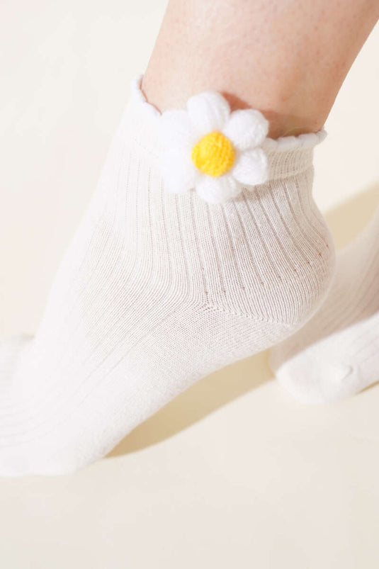 Women's Daisy Patterned Ankle Socks, Ecru