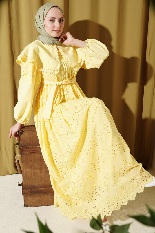 Bebe-Kragen Kleid mit Stickerei in Gelb