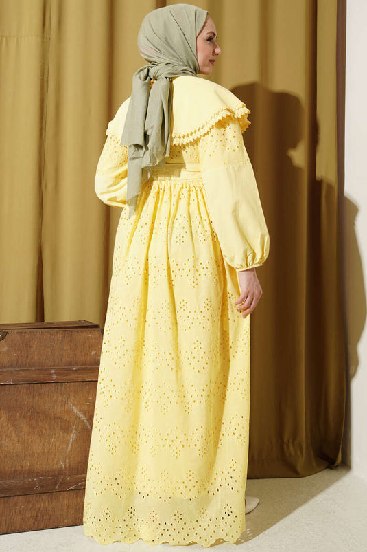 Bebe-Kragen Kleid mit Stickerei in Gelb
