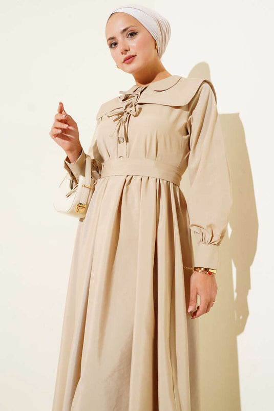 Bebe Yaka Düğme Fiyonklu Elbise Bej