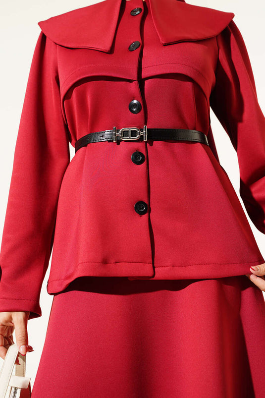 طقم من قطعتين، تنورة بأزرار وياقة بيتر بان، باللون العنابي