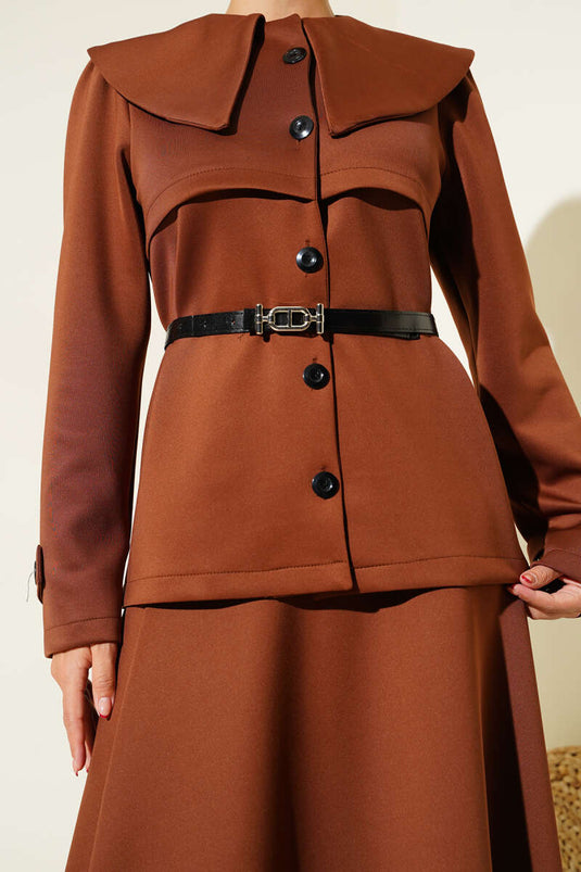 طقم تنورة من قطعتين بياقة وأزرار، لون كستنائي