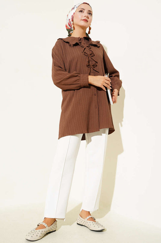 قميص بياقة رضيع مع فيونكة بني