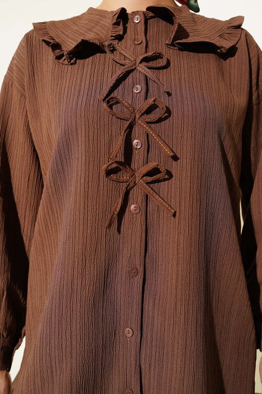 قميص بياقة رضيع مع فيونكة بني