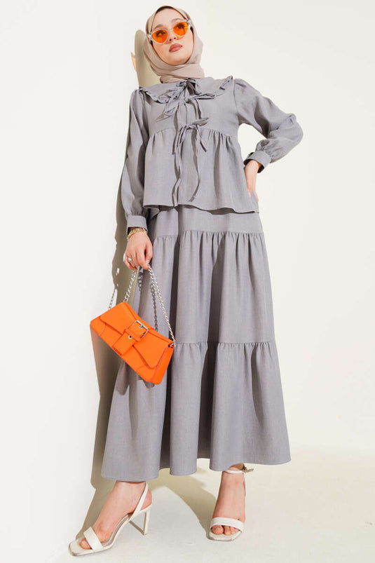 Ensemble deux pièces à jupe et col bébé, gris