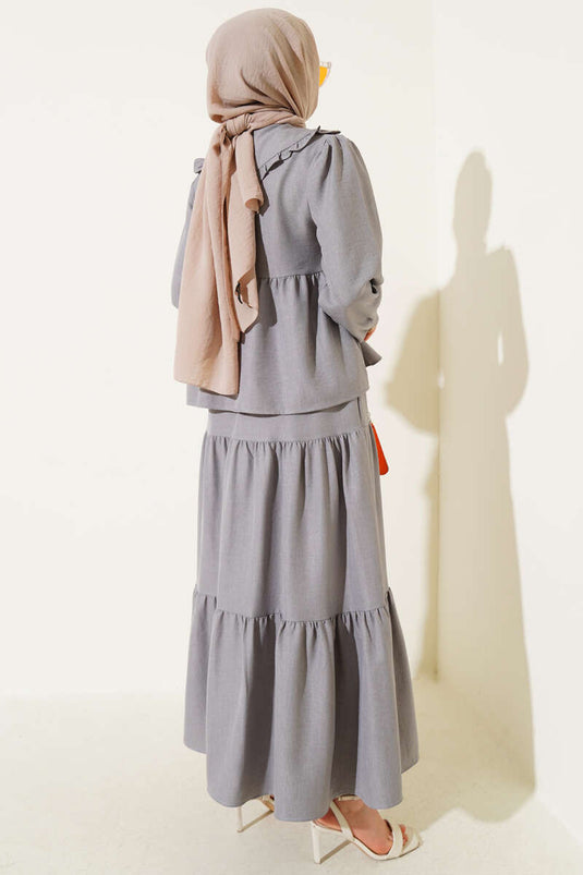 Ensemble deux pièces à jupe et col bébé, gris