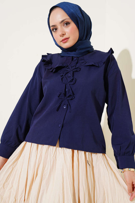 Bebe-Kragen Hemd mit Schleifendetail in Marineblau