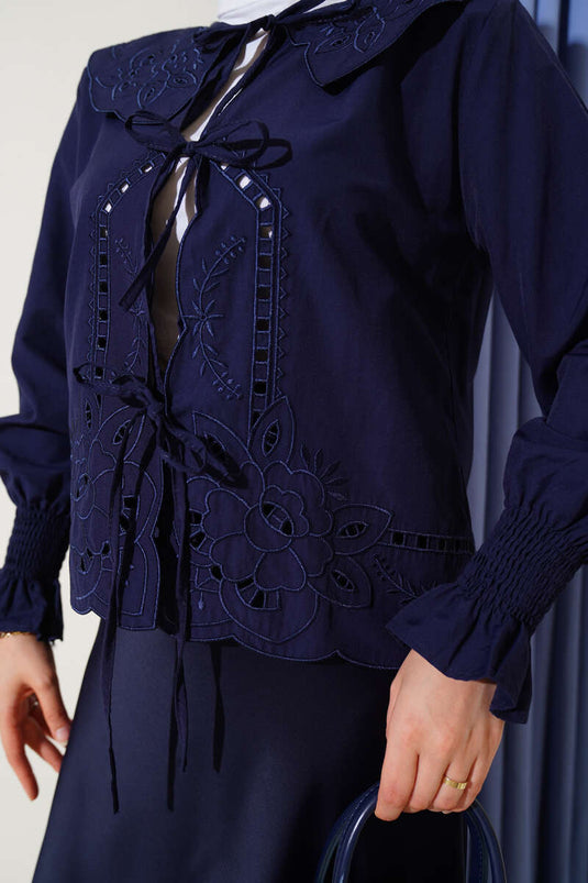 Bebe Yaka Nakışlı Bağlamalı Bluz Lacivert