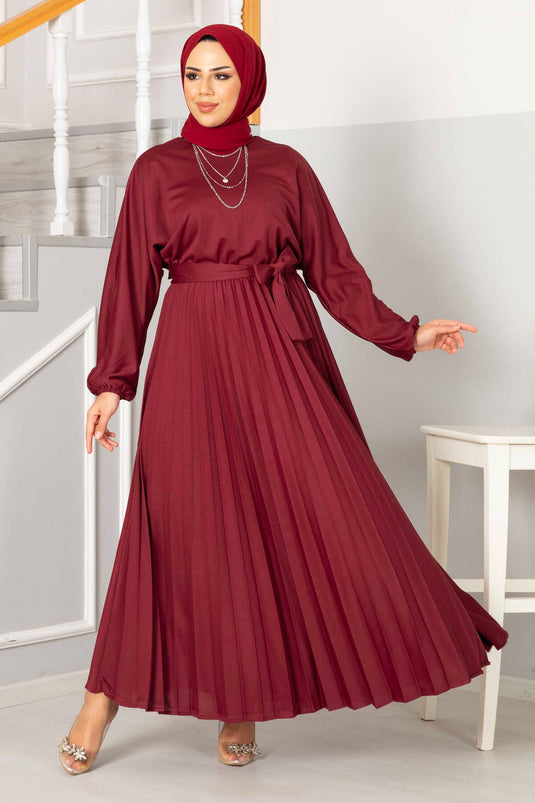 بيجونيا فستان حجاب بطيات أحمر كلاريت