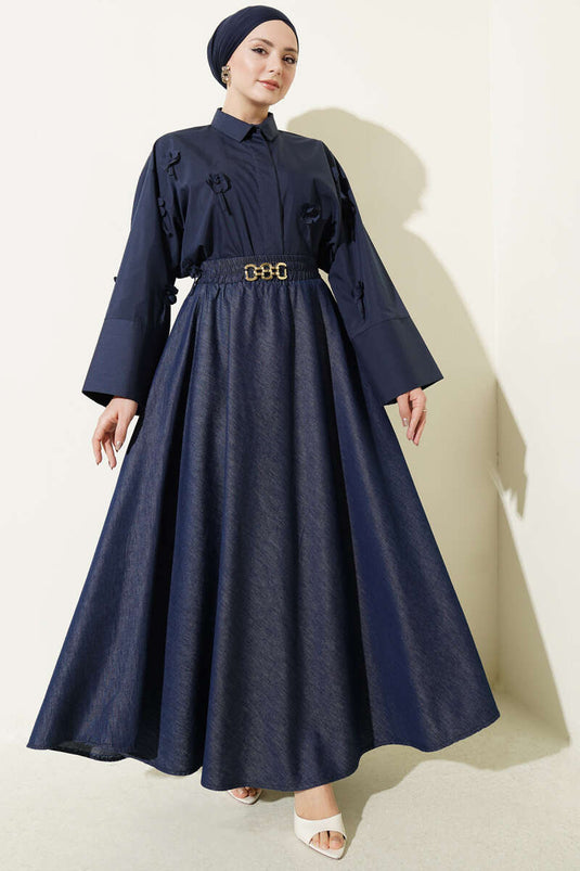 Jupe évasée en jean avec bel accessoire, bleu marine