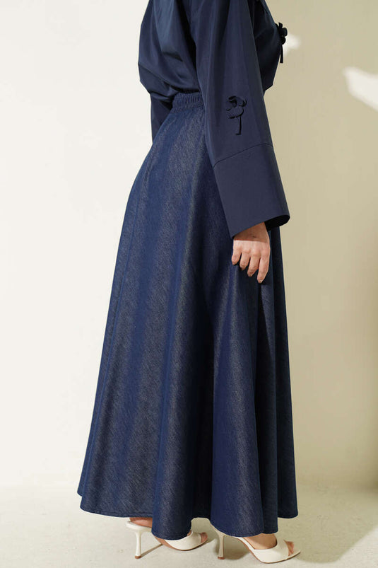 Jupe évasée en jean avec bel accessoire, bleu marine